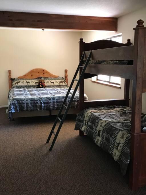 Yosemite Haven @ Pine Mountain Lake. Dog Friendly! Holiday home Groveland
